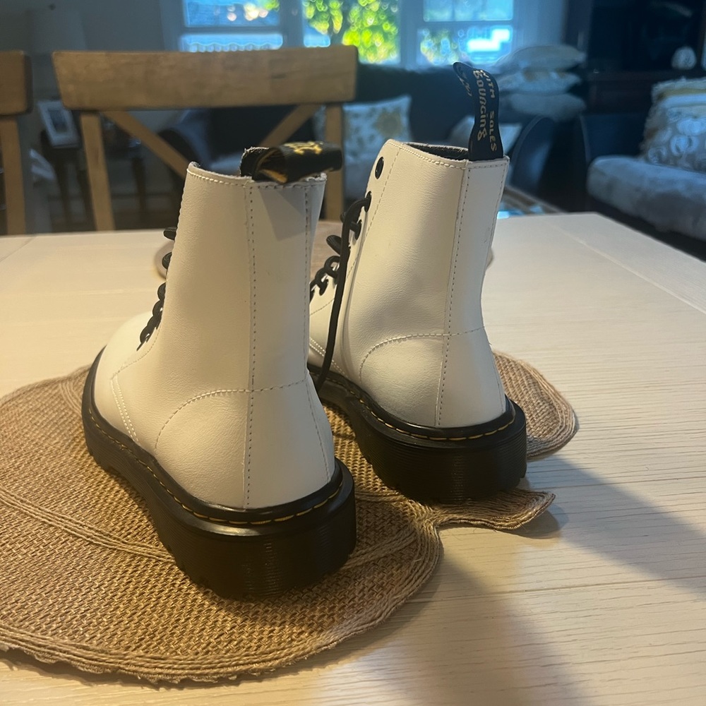 Dr Martin - Picture 3 of 3